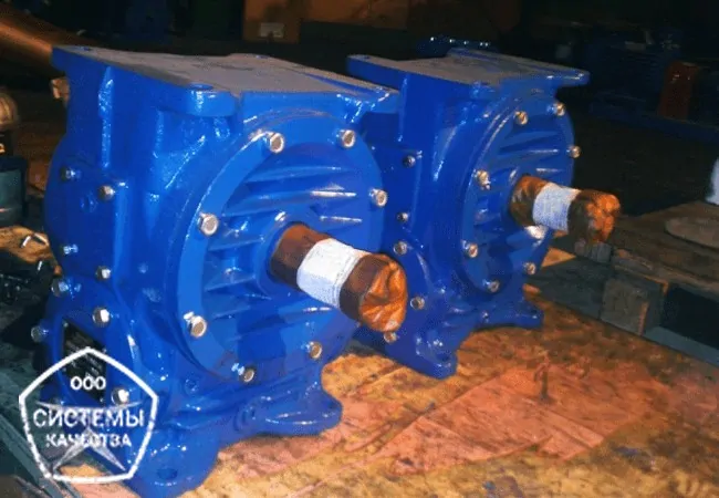 редуктор Ч100 с цилиндрической червячной передачей