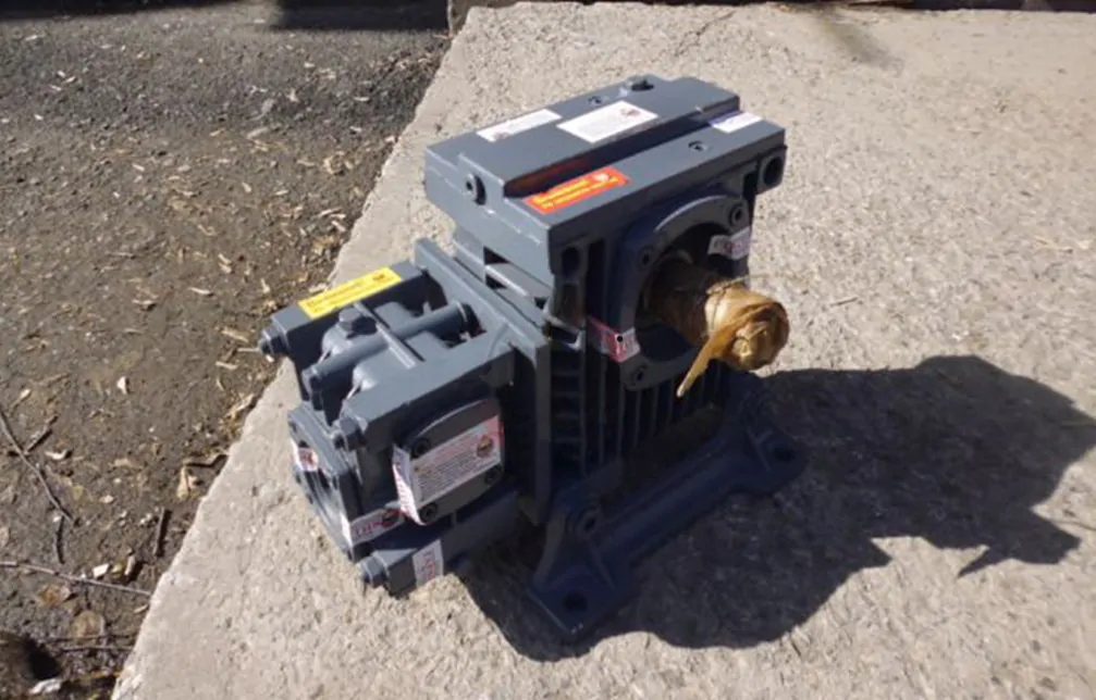 Ч2-30/40 (Ч2-40/30) - двухступенчатый редуктор с червячной передачей