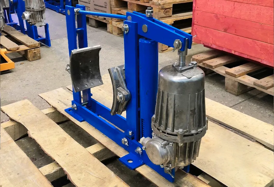 Тормоз ТКГ-300 крановый с толкателем ТЭ-50