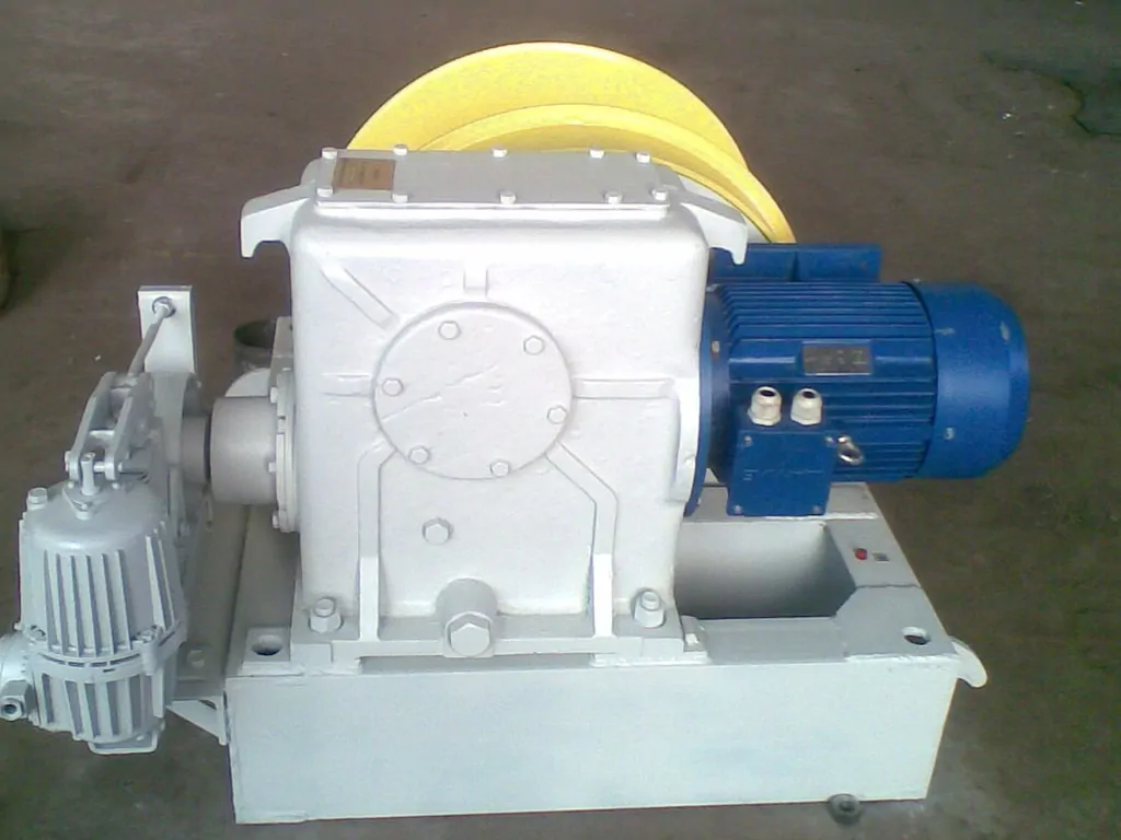 Черв'ячна маневрова лебідка