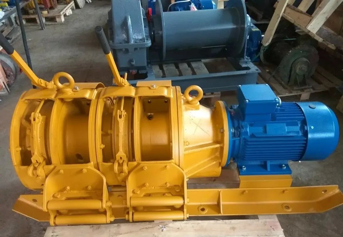 Электрическая скреперная лебедка фото