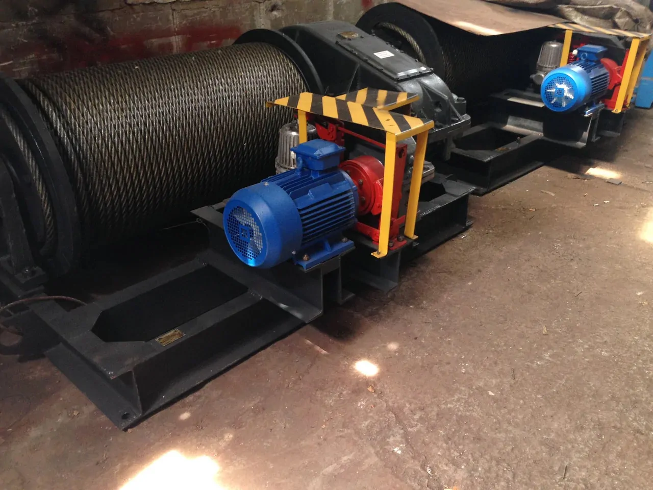 Лебедка тяговая промышленная электрическая