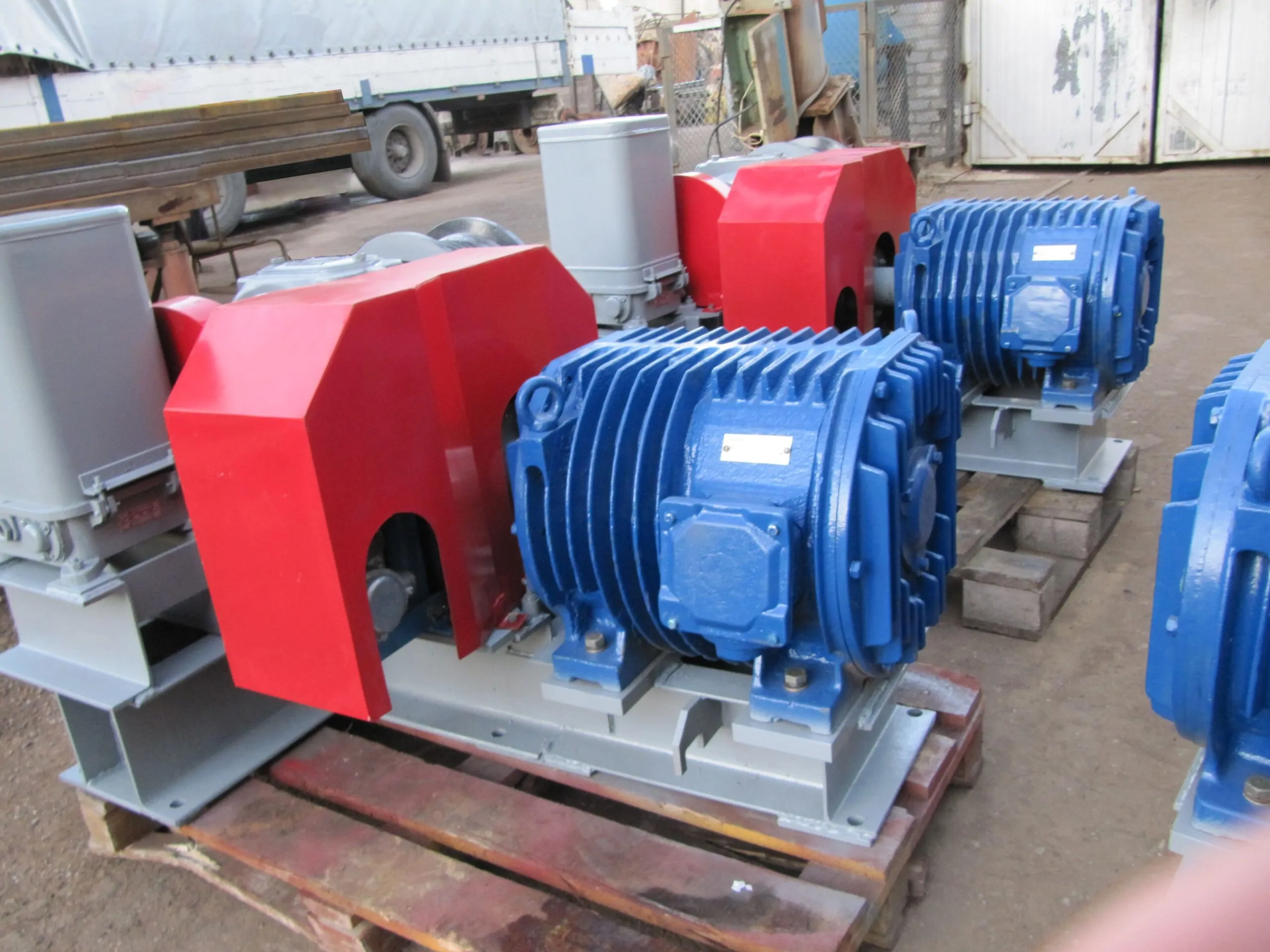 Металургійна лебідка фото