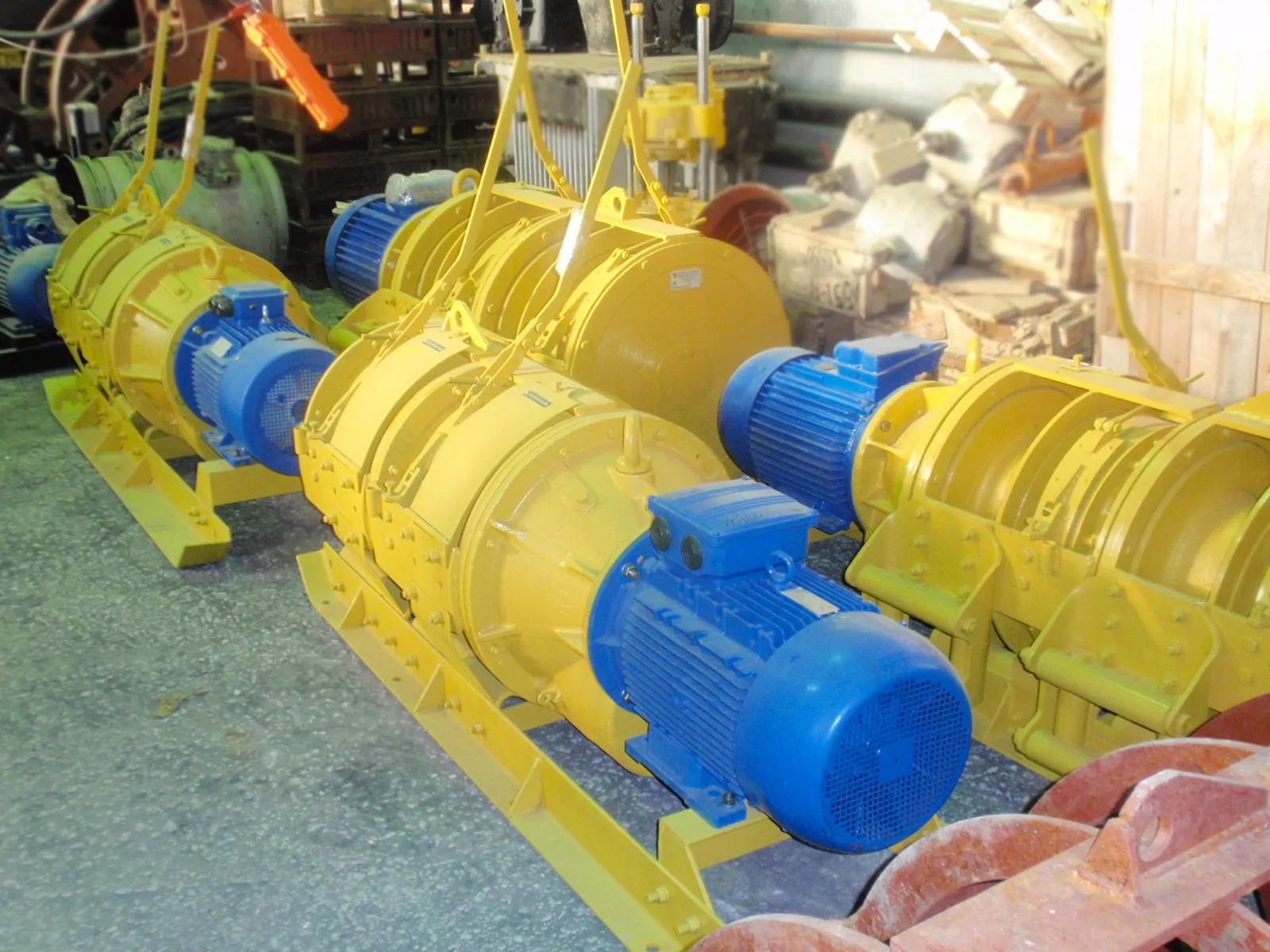 Скреперная лебедка ЛС 17 с соосной схемой расположения барабанов