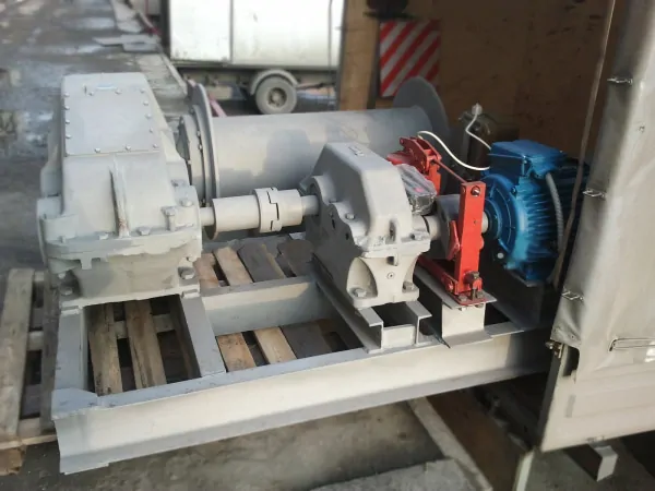 Электрическая тяговая лебедка ТЛ-25 фото