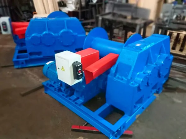 Электрическая тяговая лебедка ТЭЛ-25 фото