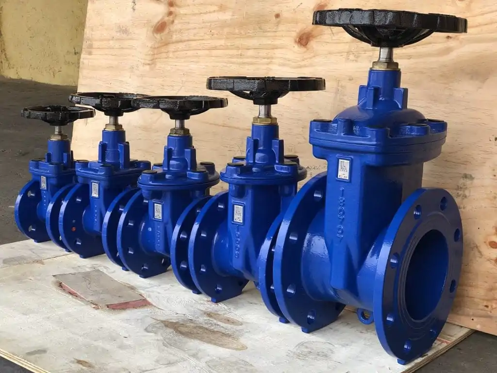 Клинова засувка чавунна фланцева ручна з гумовим клином невисувним шпинделем фото