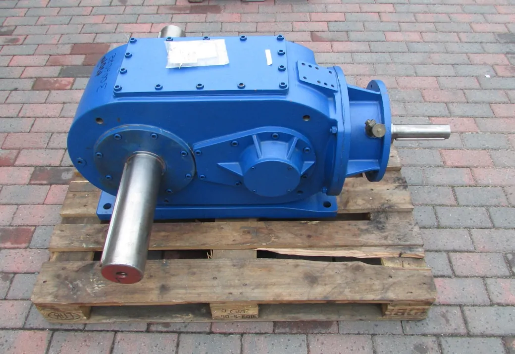 конический-цилиндрический редуктор с передаточным отношением 50