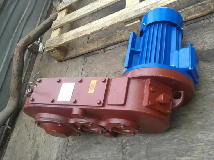 Цилиндрический вертикальный редуктор с передаточным отношением 40