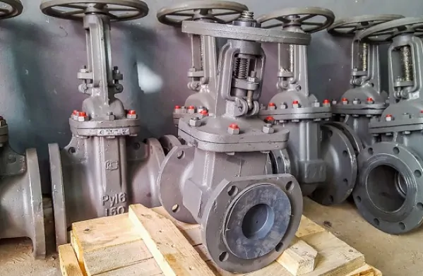 Засувка ДУ 150 мм фланцева клинова сталева для води