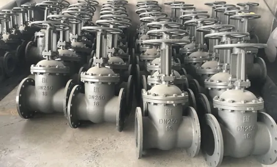 Засувка ДУ 250 фланцева клинова сталева для води не електрифікована фото