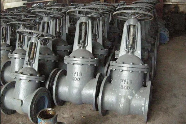 Засувка ду 300 мм з ручним керуванням для нафти