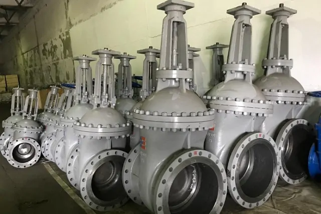 Засувка ДУ 600 фланцева клинова сталева для води електрифікована фото