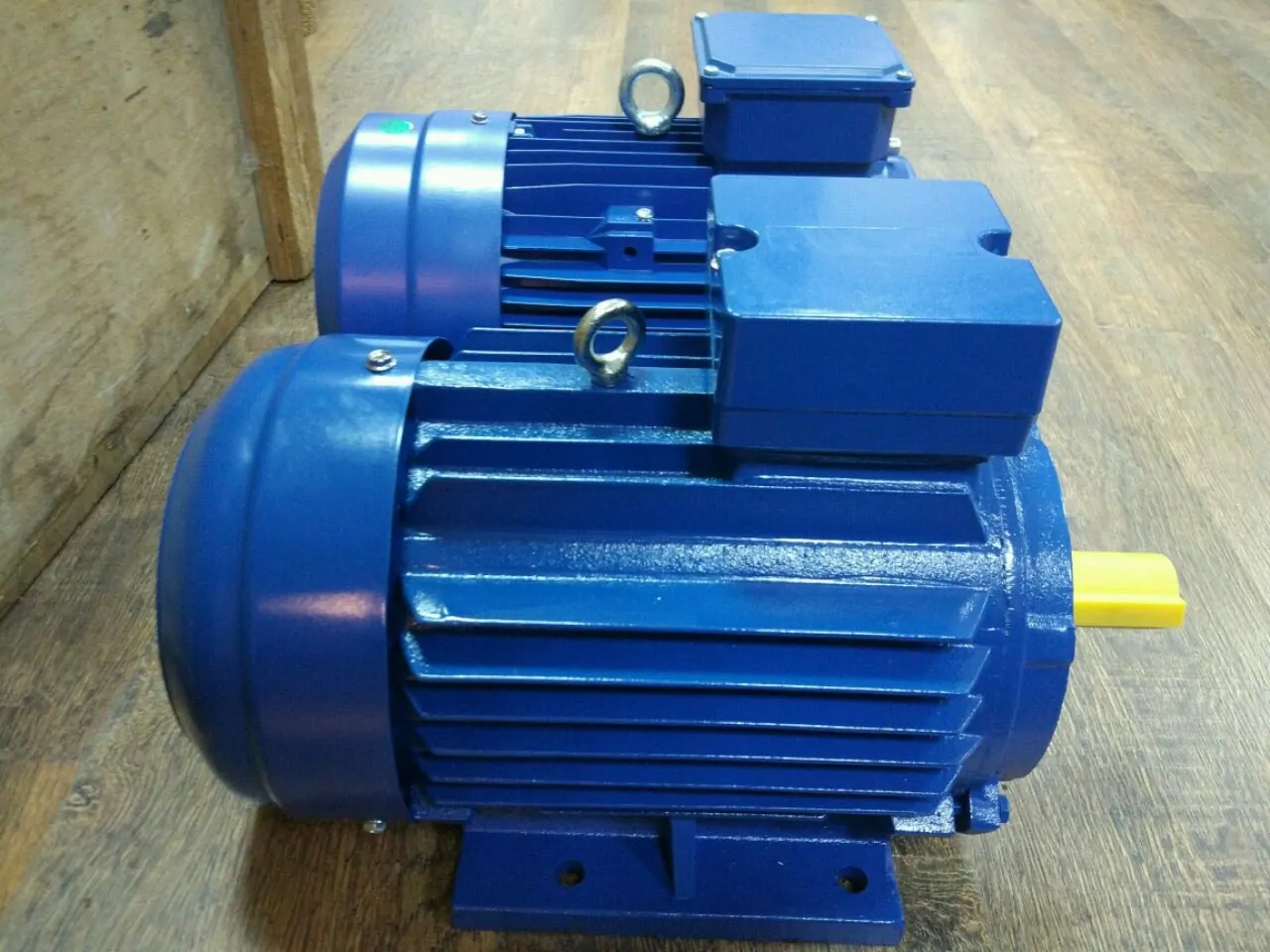 5.5 кВт 750 220 380 Вольт ел двигун АИР132M8 фото