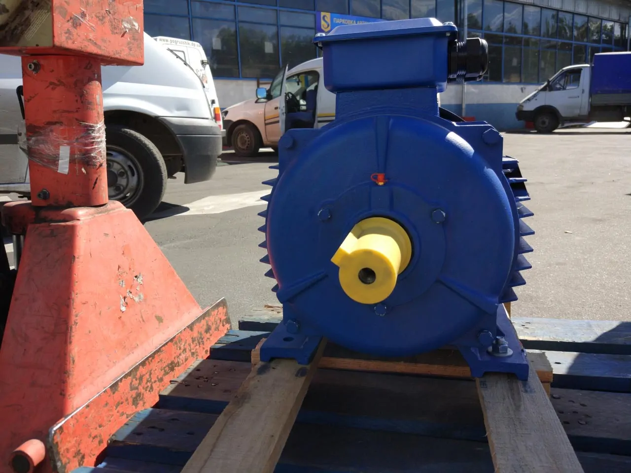 Асинхронний електродвигун 90 кВт 3000 обертів