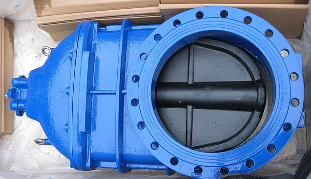 Чугунная задвижка 30ч939р Ду80 с обрезиненным клином фото