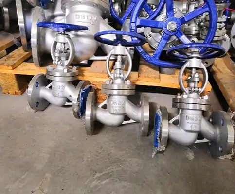 Вентиль запірний фланцевий з маховиком з нержавіючої сталі для води та пари.