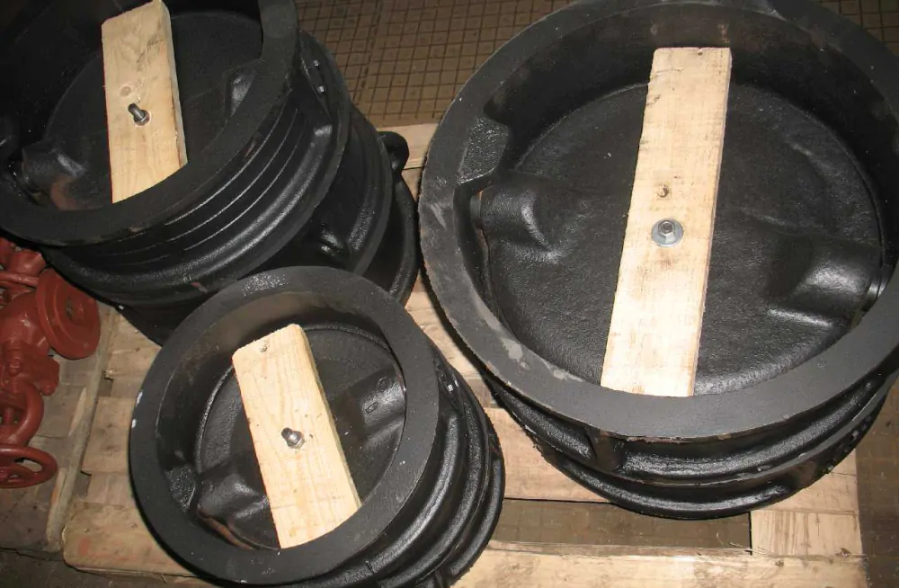 Клапан міжфланцевий 19ч21бр чавунний для води