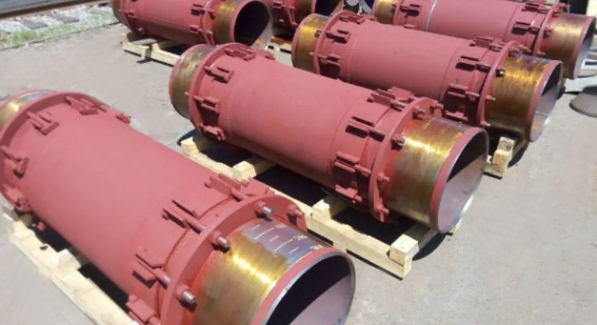 Компенсатор осьовий сальниковий із кожухом приварною